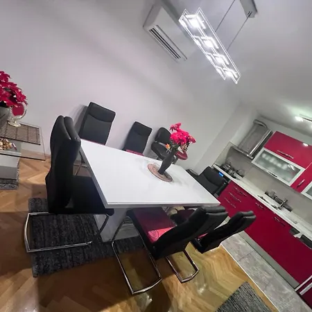 Guest house Deluxe Manuela With Balcony Center 3*