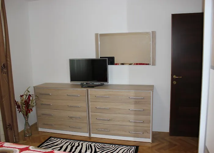 Pensión Deluxe Manuela With Balcony Center Split