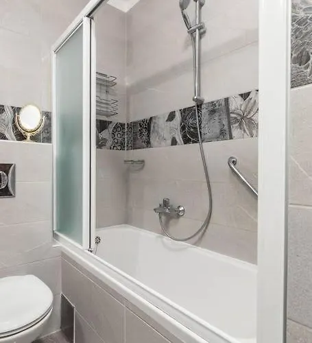 Pensión Deluxe Manuela With Balcony Center 3*