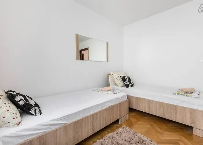 Pensión Deluxe Manuela With Balcony Center