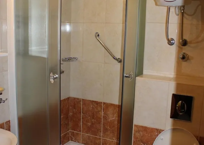 Pensión Deluxe Manuela With Balcony Center Split