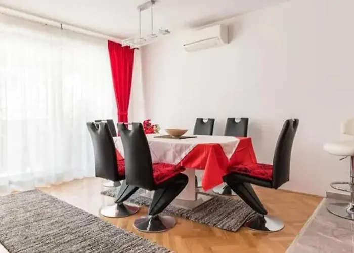 Pensión Deluxe Manuela With Balcony Center 3*