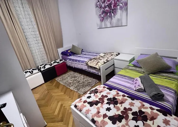 Pensión Deluxe Manuela With Balcony Center Split