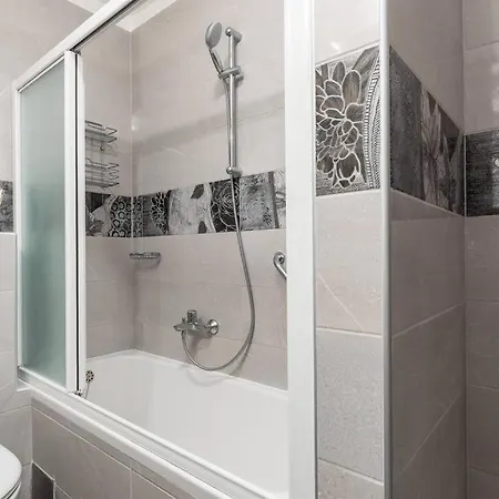 Deluxe Manuela With Balcony Center Πανσιόν